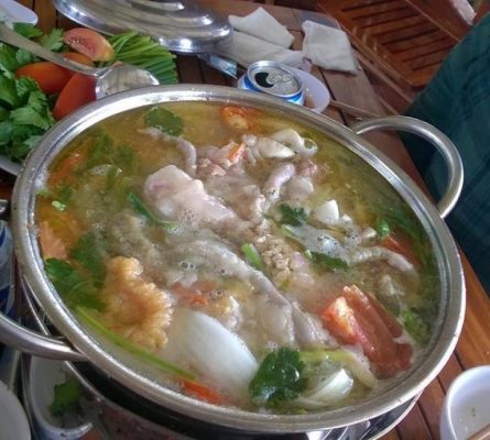 Canh cá trắm giòn với thịt gà